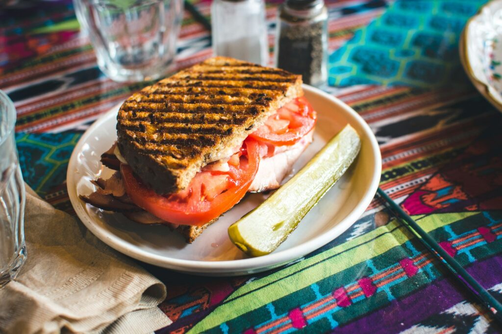 Toasted sandwich with pickles