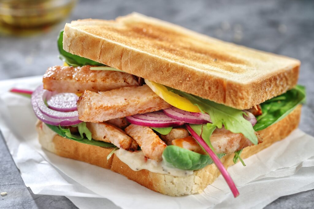 Appetizing sandwich with chicken chunks