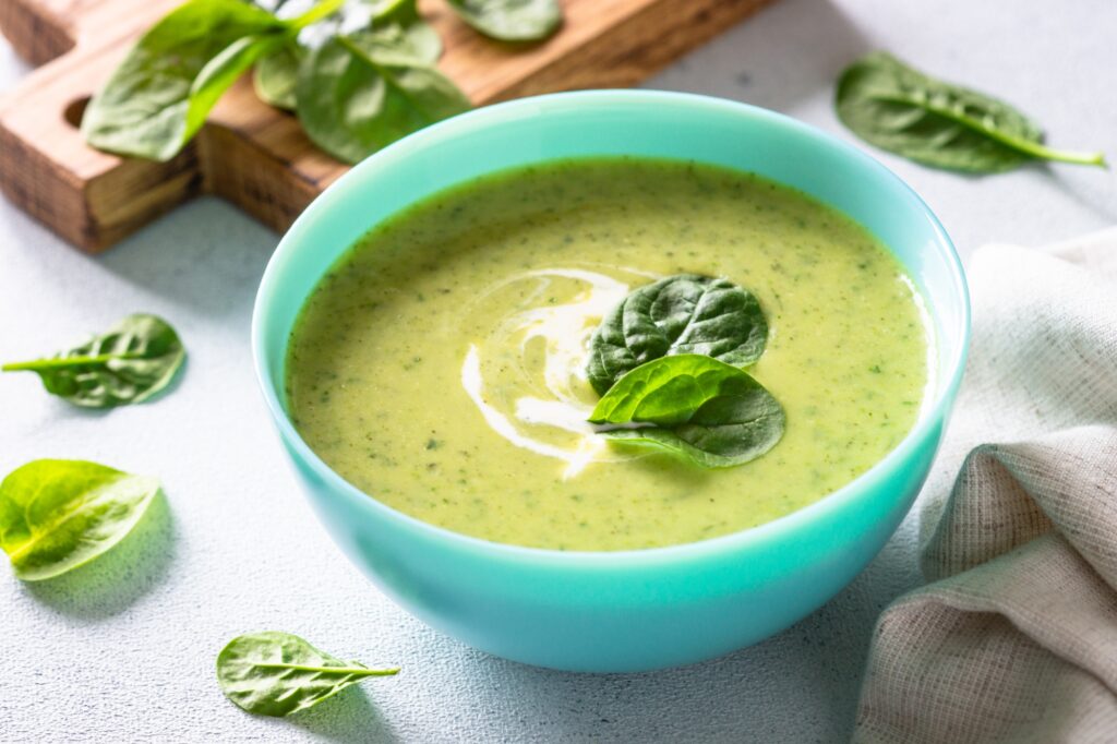 Green soup. Spinach cream soup with cream.